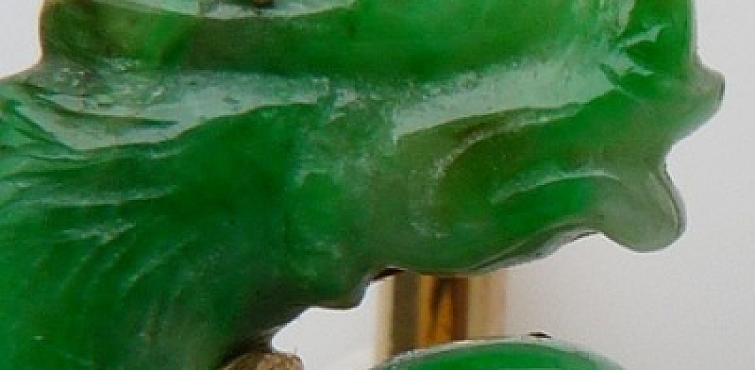 Carved Jadeite Jade and 18kt Yellow Gold Cufflinks, Detail